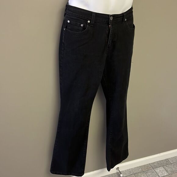 Levi’s 515 5-Pocket Black Boot Cut Jeans- Size 12M - Picture 3 of 12